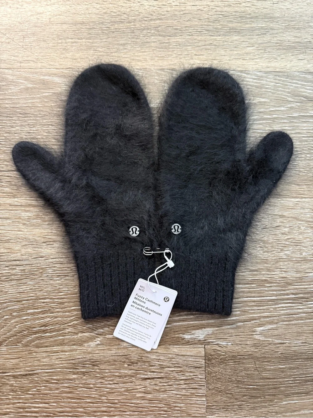 NWT Lululemon Fuzzy Cashmere Mittens Black